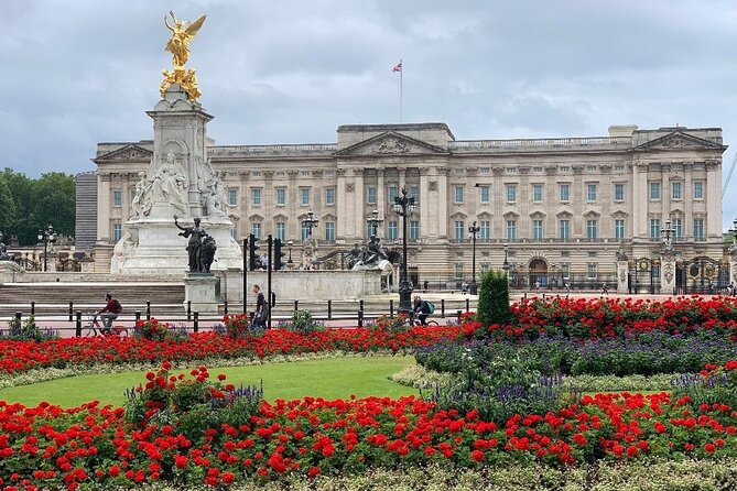 London Private Walking Tour with Brazilian Portuguese Guide - Walking, transport, and the real pace