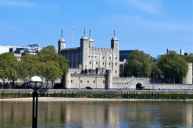 London Royal Highlights - Private Taxi Tour with Hotel Pickup - St James’s Palace: a quieter royal stop