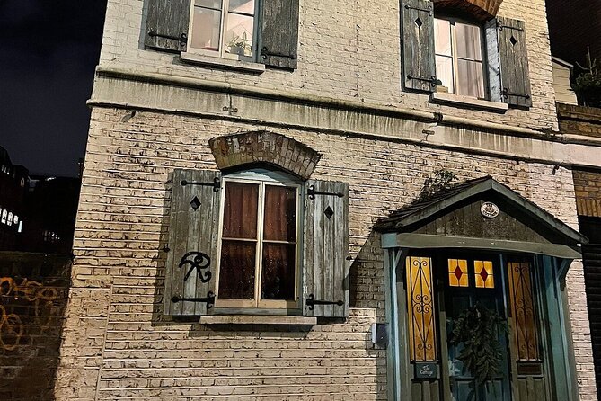 London's Ghosts & Gruesome Past Nighttime Walking Tour - Cloth Fair: A Drink Before the Gallows