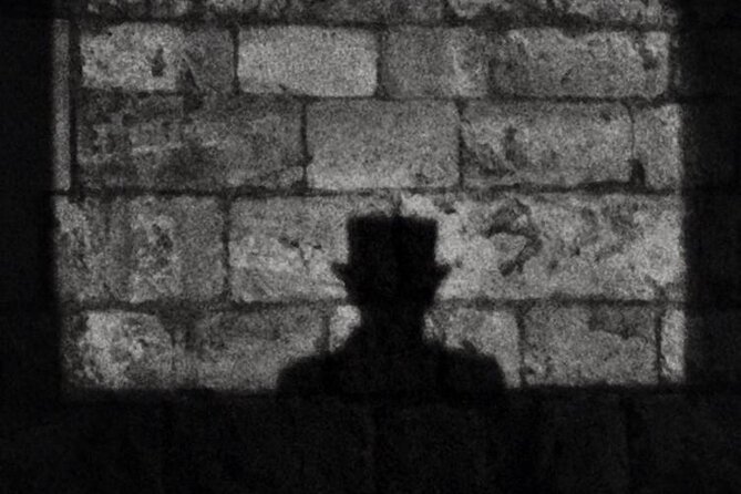 London's Ghosts & Gruesome Past Nighttime Walking Tour - William Wallace at the Memorial