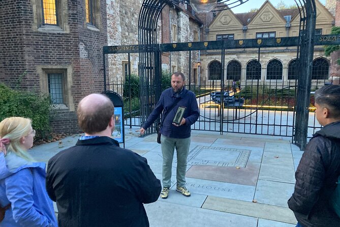 London's Ghosts & Gruesome Past Nighttime Walking Tour - Charterhouse Square: Plague Pits Under Your Feet