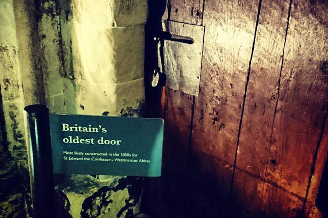 London's Hidden Gems and Secret History Private Guided Tour - Ye Olde Cheshire Cheese, Dickens, and candlelit rooms