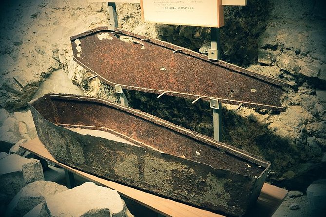London's Hidden Gems and Secret History Private Guided Tour - Smithfield Market’s darker stories