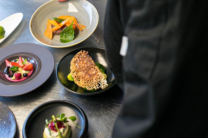 London Scenic Lunch Tour: A Gastronomic Adventure - Wine pairings and the celebratory mood