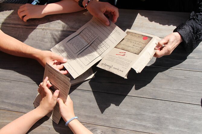 London Self-Guided Murder Mystery Tour by Trafalgar Square - Solving clues around Trafalgar Square