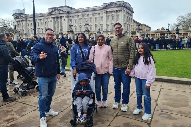 London Sightseeing Private Black Cab Tour with Hotel Pick Up - The West End: Leicester Square, Piccadilly Circus, and Shaftesbury Avenue