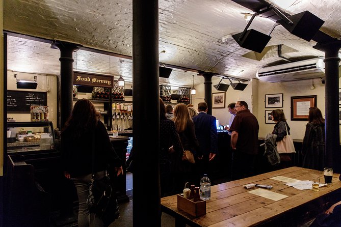 London Small Group Tour of Historical Pubs - The proper London boozer on Fleet Street
