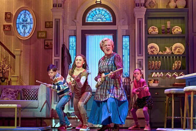 London Theatre: Mrs Doubtfire The Musical - Entering the Shaftesbury Theatre