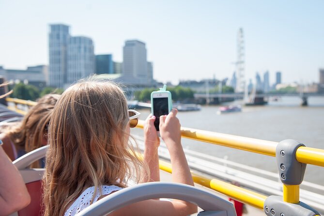 London Tootbus Kids Tour with Bespoke Live Guided Commentary - Westminster Abbey and the limits of a moving tour