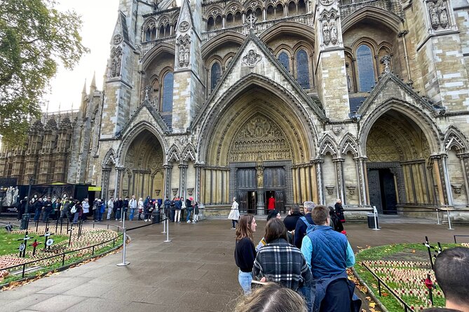 London Tour: Changing of the Guard, Westminster Abbey & Tower - A royal day that actually covers ground