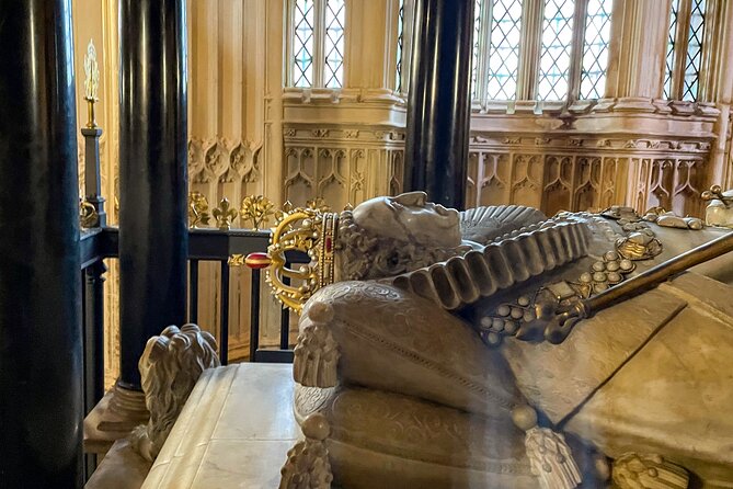 London Tour: Changing of the Guard, Westminster Abbey & Tower - Entering the Tower of London