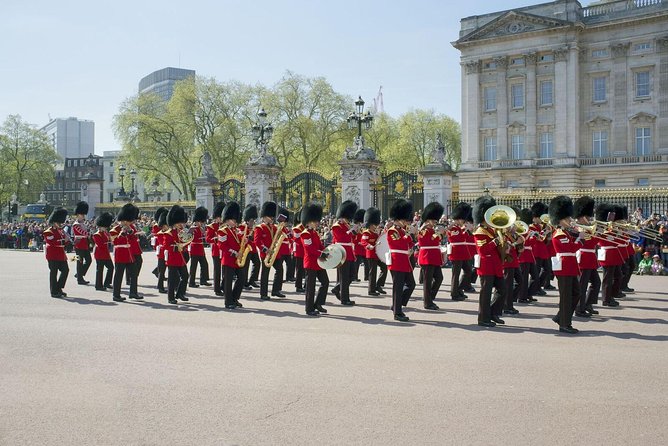 London Vintage Bus Tour Including River Thames Cruise with Optional Lunch - Trafalgar Square and St. Paul’s are drive-by highlights