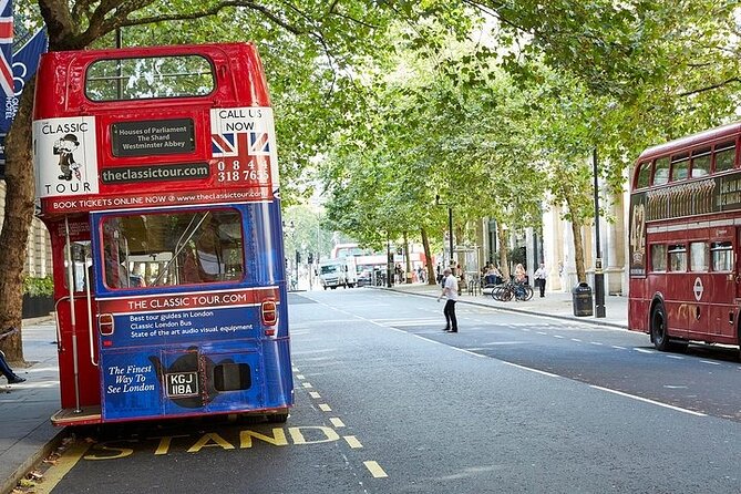 London Vintage Bus Tour: Live Comedy Sightseeing Show - Buckingham Palace From a Classic Bus