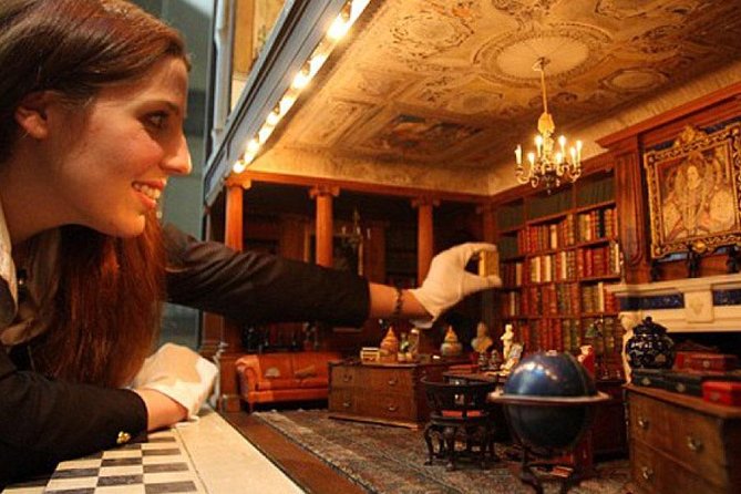 London, Windsor Castle, Hampton Court Palace with Free Snack Pack - Queen Mary’s Dolls’ House: a small masterpiece