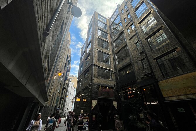 London Witches and History Walking Tour - Borough Market and the first taste of old Southwark