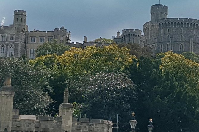 Luxury Private Day Hire London-London Stopover at Windsor & Hampton Court Palace - Returning to London by 7:00 p.m.