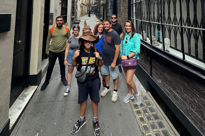 Magical Harry Potter tour in Spanish, ! You choose the option! - Cecil Court and London’s Diagon Alley mood