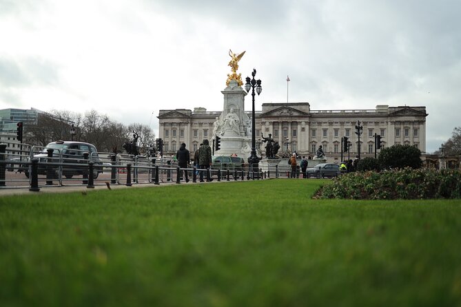 Majesty in Motion Exploring Westminster's Royal Legacy - Pall Mall and the World Behind Club Doors
