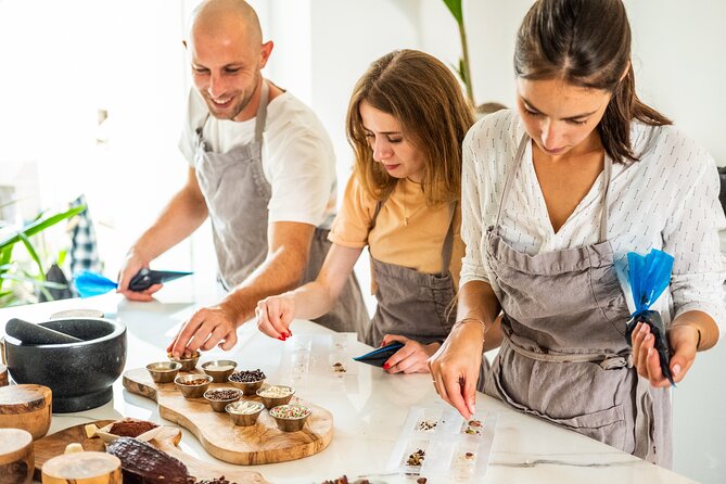 Make Your own Amazing Chocolate in Notting Hill - Making three custom chocolate bars