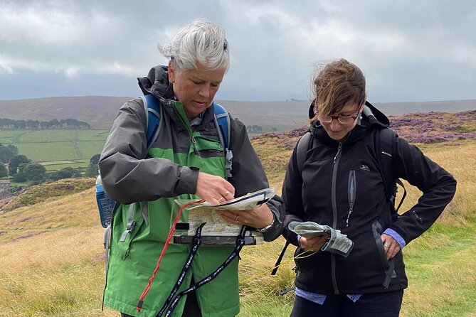 Map Reading and Navigation Course in Peak District - The morning lesson: maps, scales, and grid references