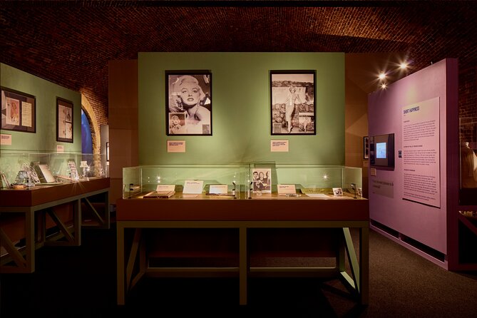 Marilyn: The Exhibition - Personal objects, from satin robes to a melon baller