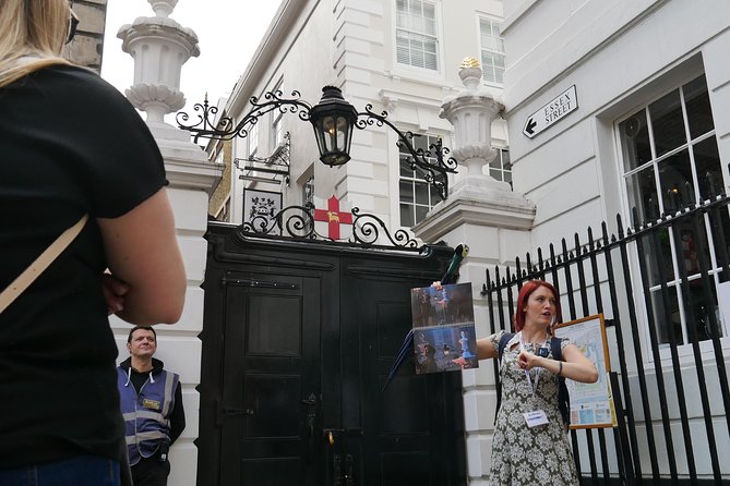 Mary Poppins Small Group Walking Tour of London - What the guides add to the experience