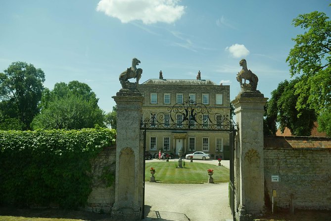 Midsomer Murders Tour from London - Coach comfort, group size, and walking