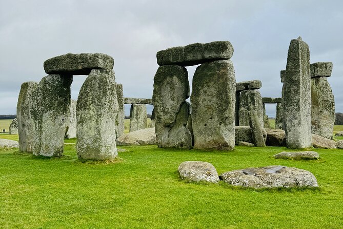 Minibus from Southampton to London, Direct or via Attractions - Salisbury Cathedral and Wilton House