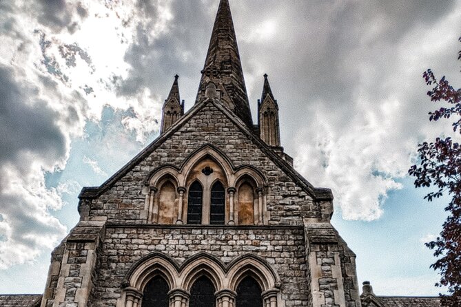 Notting Hill’s Secret Spots: A Self-Guided Walking Tour - Notting Hill and the event that changed its course