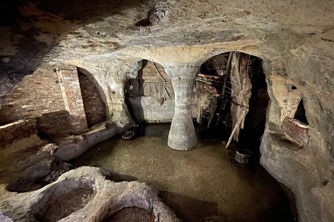 Nottingham and Robin Hood Private Guided Walking Tour - Standard Hill and Nottingham’s Robin Hood landmarks