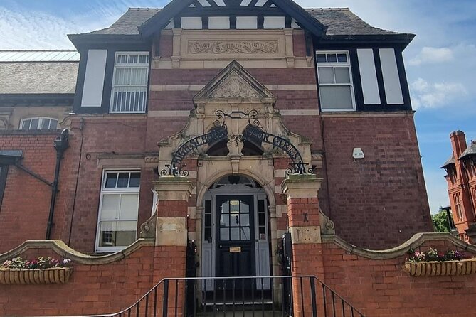 On the Origins of Charles Darwin: A Self-Guided Audio Tour of Shrewsbury - Decode the names of Dogpole and Wyle Cop
