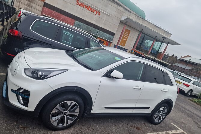 One Way Taxi Transfer from Gatwick Airport to Heathrow Airport - What the pickup experience may feel like with heavy bags