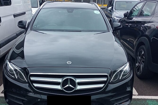 One Way Taxi Transfer from Gatwick Airport to London - Inside the private vehicle