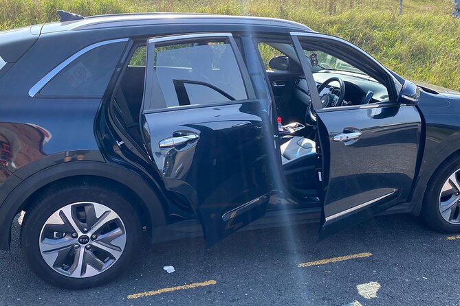One Way Taxi Transfer from Heathrow Airport to Gatwick Airport - The first 60 minutes after landing