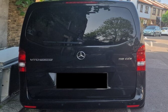 One Way Taxi Transfer from London to Gatwick Airport - The Driver Experience: Professional, With One Communication Concern