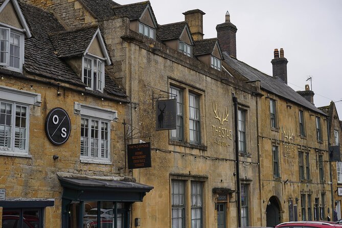Oxford and Cotswolds Tour with Country Pub Lunch from London - A Country Pub Lunch in an Ancient Stone Hostelry