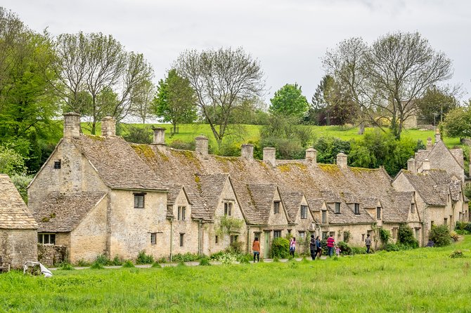 Oxford and Traditional Cotswolds Villages Small-Group Day Tour from London - Meeting the coach in central London