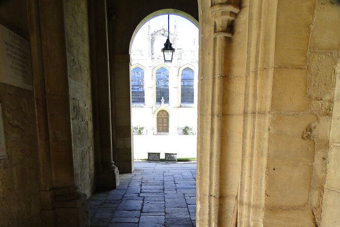 Oxford Official Ghost Tour - Meeting at Broad Street at 6:00 pm