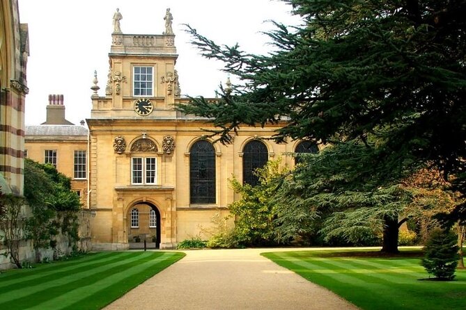 Oxford Official University & City Tour - Martyrs’ Memorial and Oxford’s religious conflicts
