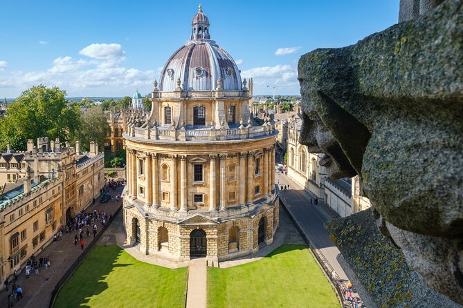 Oxford University Walking & Punting Tour by Alumni™ & New College - The Sheldonian Theatre and Oxford’s ceremonial side