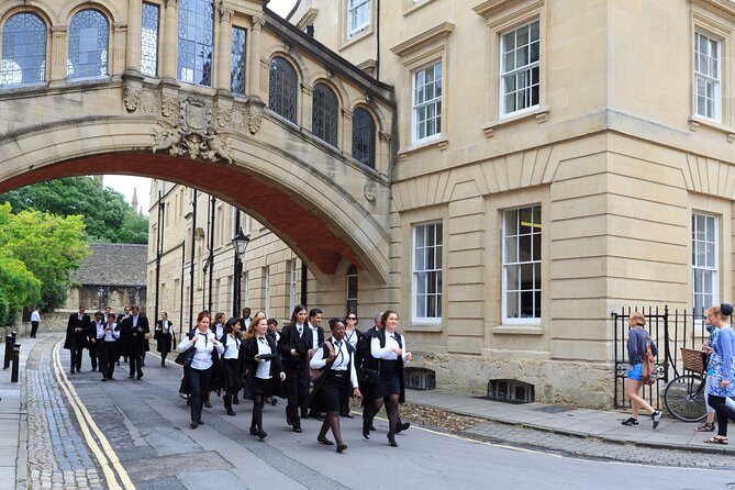 Oxford University Walking Tour by Alumni™ & Optional New College - Balliol and Trinity: Oxford begins with college life