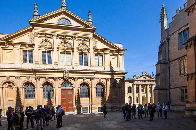 Oxford University Walking Tour With University Alumni Guide - What this Oxford walk does well
