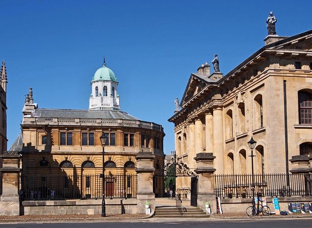 Oxford Walking Tour - Discover its University and Traditions - Oxford in one hour: key points to know