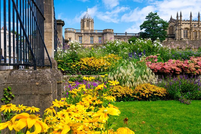 Oxford Walking Tour - Discover its University and Traditions - Clarendon Building and Oxford’s academic crossroads