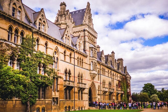 Oxford Walking Tour - Discover its University and Traditions - Sheldonian Theatre and Oxford traditions