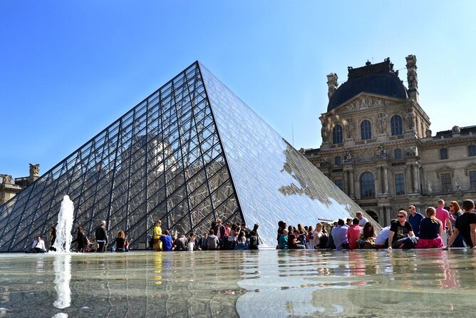 Paris by Rail with Sightseeing Bus and River Seine Lunch Cruise - Sacré-Cœur and a quick look at Montmartre