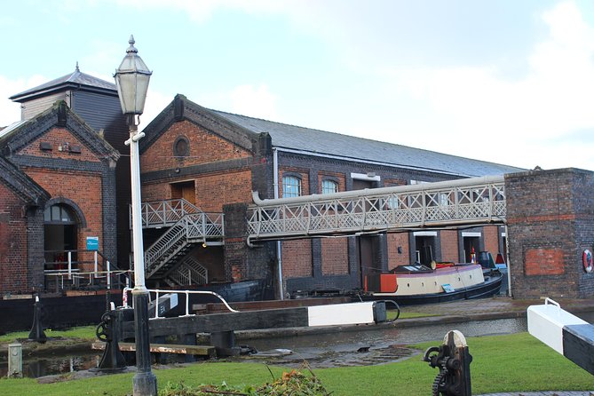 Peaky Blinders Coach Tour of Outer Liverpool & The Wirral - What the coach format feels like
