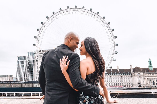 Photoshoot in London with Professional Photographer - Planning your route with Tasha before the day