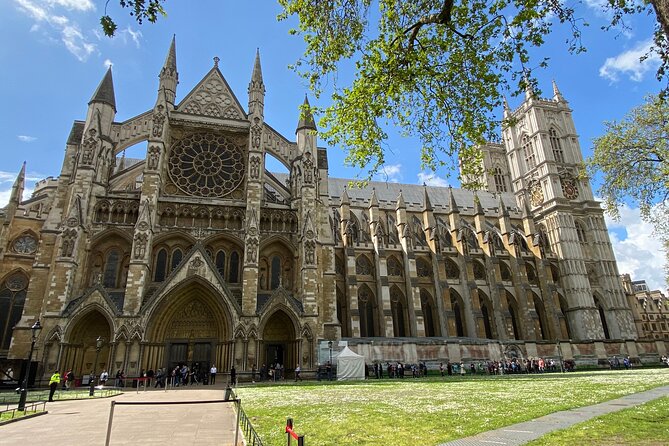 Priority Access Westminster Abbey Tour with a Professional Guide - Tombs, memorials, and the people behind the names