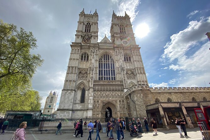 Priority Access Westminster Abbey Tour with a Professional Guide - The guide can make or break the visit